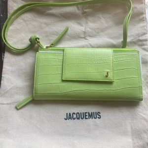 Jacquemus le pichoto shoulder bag never been worn. Shoulder bag, leather strap